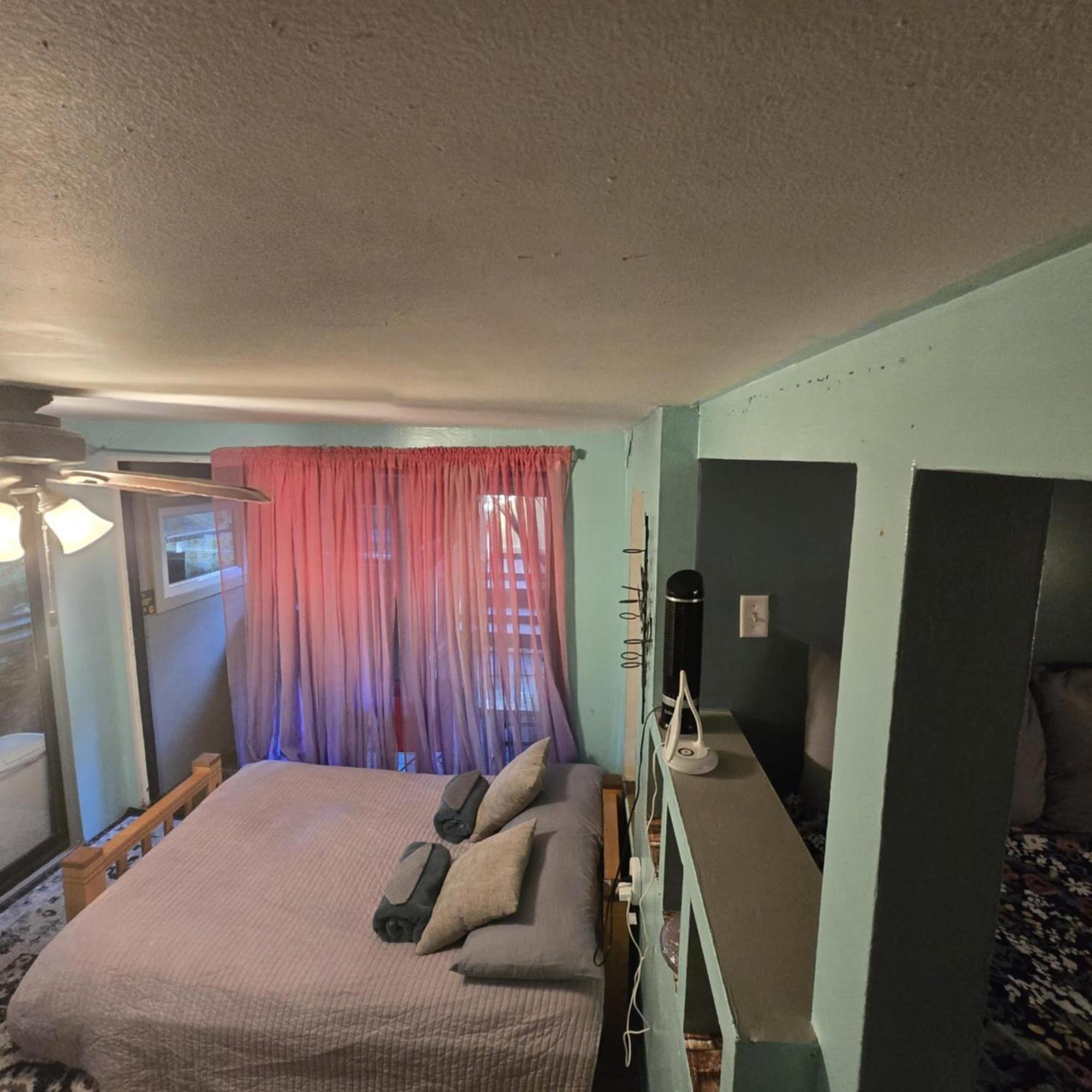Robbins Estate Apartment